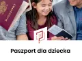 Rodzina przygotowuje wniosek o paszport dla dziecka. Widoczne paszporty i uśmiechnięta dziewczynka.