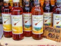 Butelki miodu pitnego (medoviny) - klasyczna, z czarnej porzeczki, z karpackich ziół. Warto kupić w Czechach!