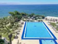 Idealny last minute z Katowic all inclusive: basen, palmy i błękitne morze. Relaks na leżaku i kąpiel w basenie.