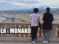 Dwóch przyjaciół podziwia panoramę Nicei, największego miasta na Lazurowym Wybrzeżu, z widokiem na morze i góry.