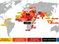 Mapa świata z zaznaczonymi krajami. Kolory wskazują ostrzeżenia dla podróżujących, np. "Nie podróżuj". Wśród nich są najbezpieczniejsze kraje Afryki.