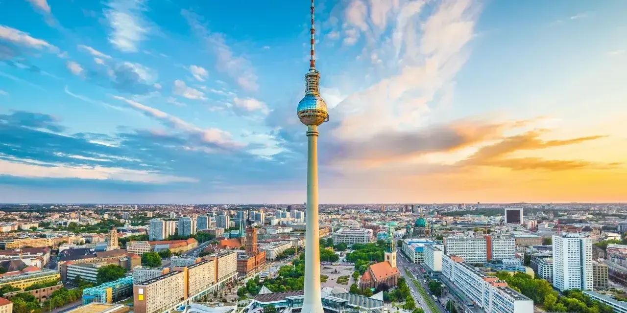 Wieża telewizyjna w Berlinie, idealne miejsce na podziwianie panoramy miasta. Bilety warto kupić online!