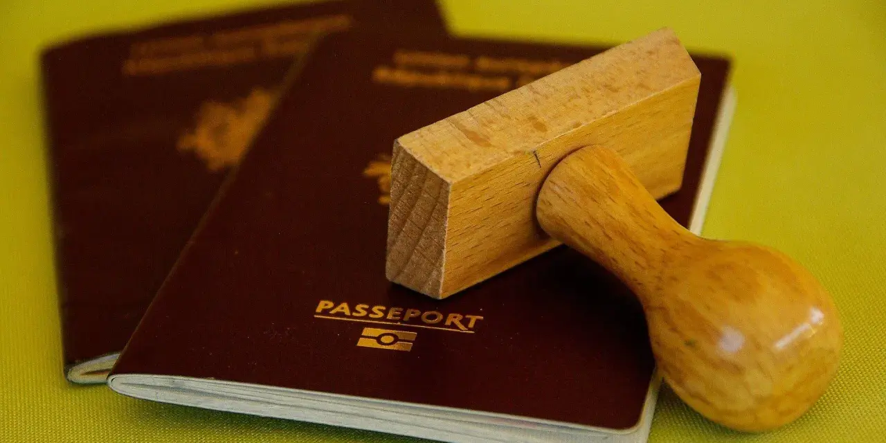 Jak wyrobić paszport w Warszawie - krok po kroku bez stresu