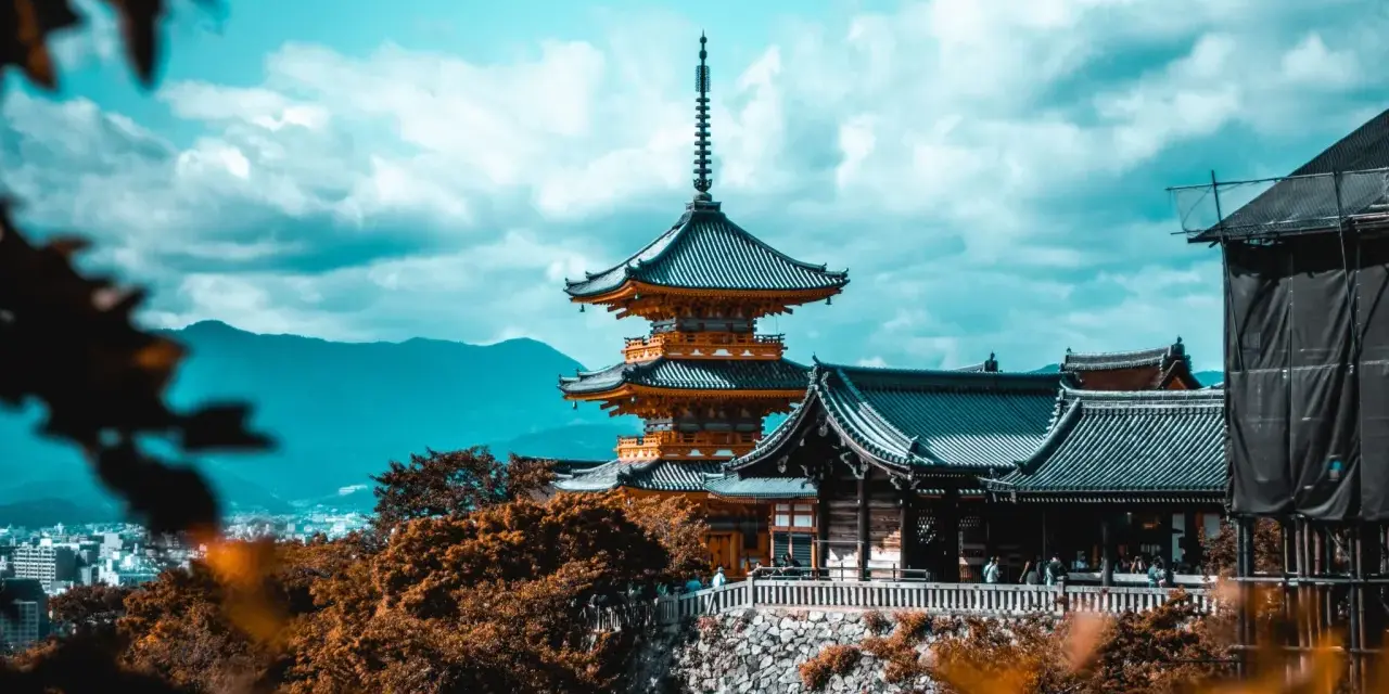 Czy w Japonii jest bezpiecznie? Odkryj prawdziwe zagrożenia i bezpieczeństwo