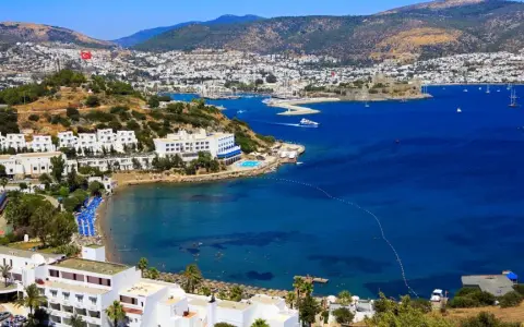Ile trwa lot z Warszawy do Bodrum? Sprawdź czas przelotu i szczegóły