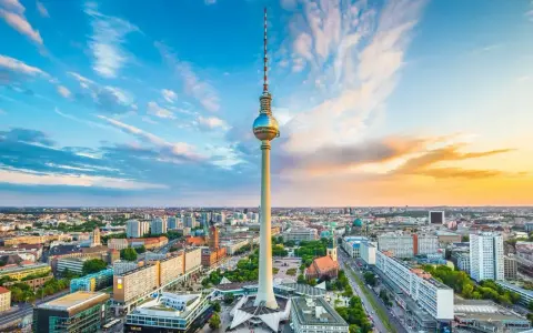 Wieża telewizyjna w Berlinie, idealne miejsce na podziwianie panoramy miasta. Bilety warto kupić online!