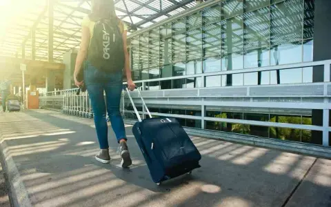 Czy biura podróży zwracają zaliczki? Sprawdź zasady i koszty rezygnacji