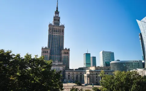 Krótki pobyt w stolicy – jak wybrać miejsce noclegowe dopasowane do celu podróży