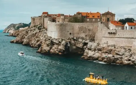 Ile trwa lot do Chorwacji z Warszawy? Czas lotu i ważne informacje