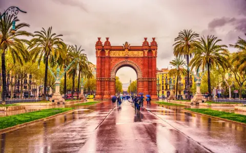 Ile trwa lot z Barcelony do Warszawy? Czas podróży, fakty i porady
