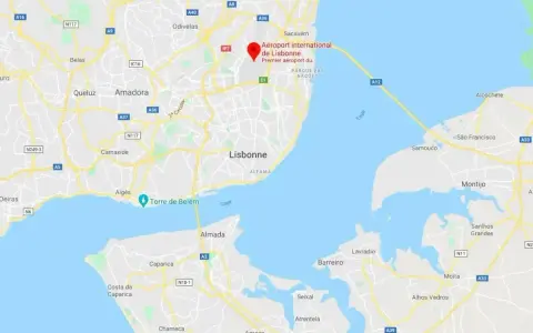 Mapa pokazuje lotniska w Portugalii, ze szczególnym uwzględnieniem międzynarodowego lotniska w Lizbonie.