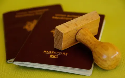 Jak wyrobić paszport w Warszawie - krok po kroku bez stresu
