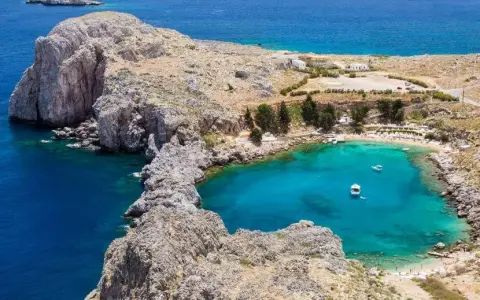 Ile trwa lot na Rodos? Czas przelotu z Polski i ważne informacje