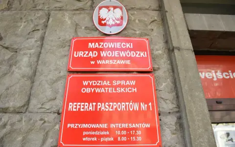 Tablica Mazowieckiego Urzędu Wojewódzkiego w Warszawie, Wydział Spraw Obywatelskich, Referat Paszportów.
