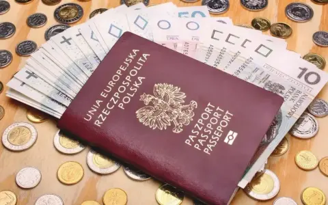 Ile kosztuje wymiana paszportu po utracie ważności? Sprawdź opłaty i ulgi