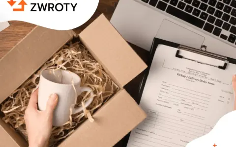 Ręka wkłada kubek do kartonu, obok formularz zamówienia i laptop. To ułatwia tui reklamacje.