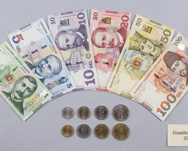 Gruzińska waluta - lari (GEL) i tetri. Banknoty o nominałach 1, 5, 10, 20, 50, 100 GEL oraz monety. Ceny w Gruzji są zróżnicowane.