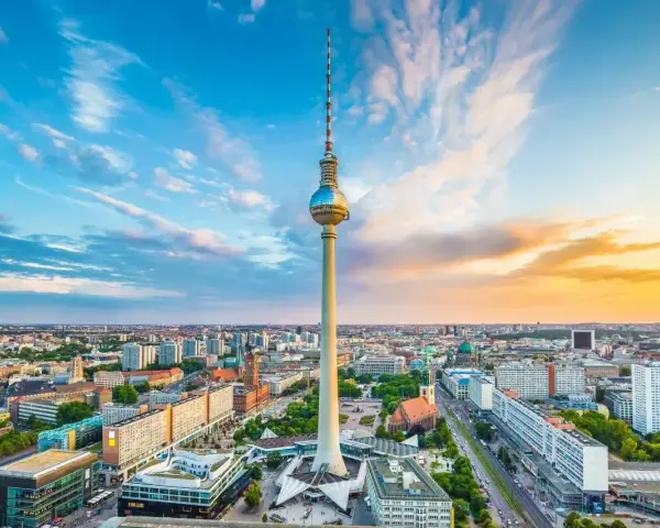 Wieża telewizyjna w Berlinie, idealne miejsce na podziwianie panoramy miasta. Bilety warto kupić online!