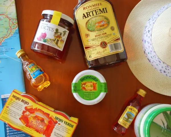 Co przywieźć z Teneryfy? Miodowy rum Ronmiel, dżem z kaktusa, sosy mojo, bienmesabe i lokalne likiery.