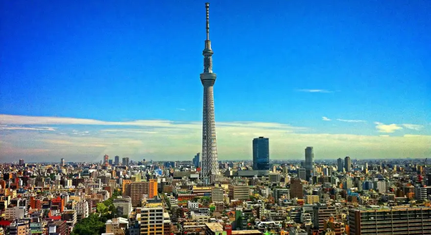 Wieżowiec Tokyo Skytree góruje nad rozległym miastem, które mogłoby uchodzić za najwieksze miasto na swiecie.