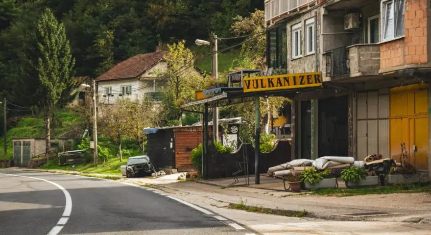 Czy w Bośni jest bezpiecznie? Odkryj prawdziwe zagrożenia dla turystów