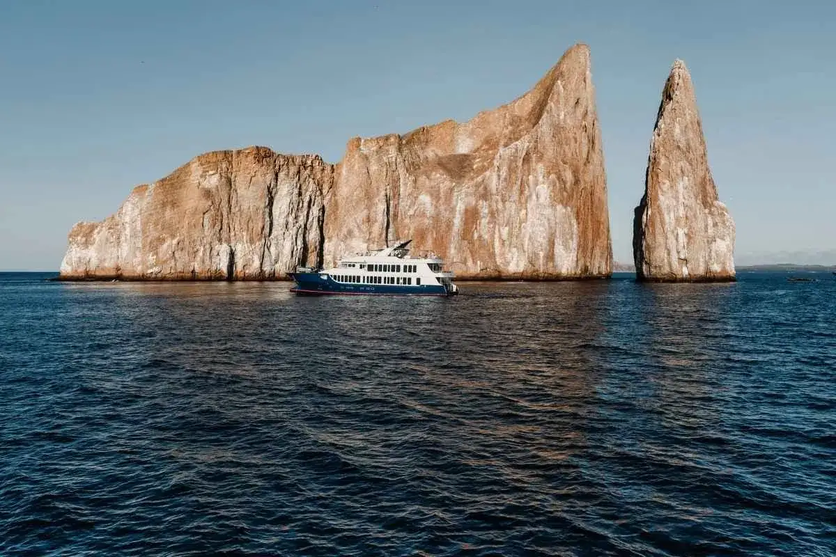 Rejs na Galapagos to marzenie wielu podróżników. Sprawdź, jaka jest galapagos wycieczka cena i odkryj cuda natury!