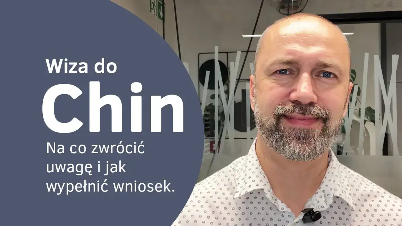 Wiza do Chin: poradnik jak wypełnić wniosek i na co zwrócić uwagę. Mężczyzna z brodą uśmiecha się do kamery.